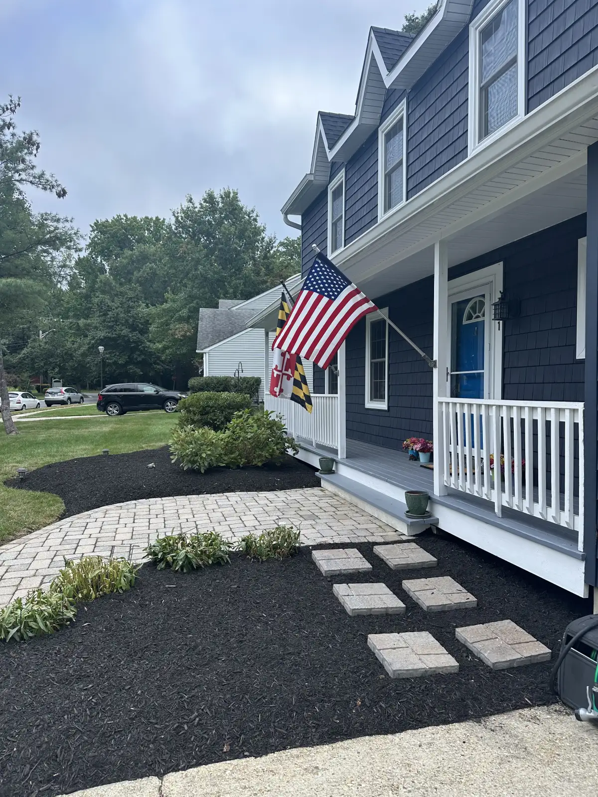 Freshly mulched garden bed in Annapolis MD