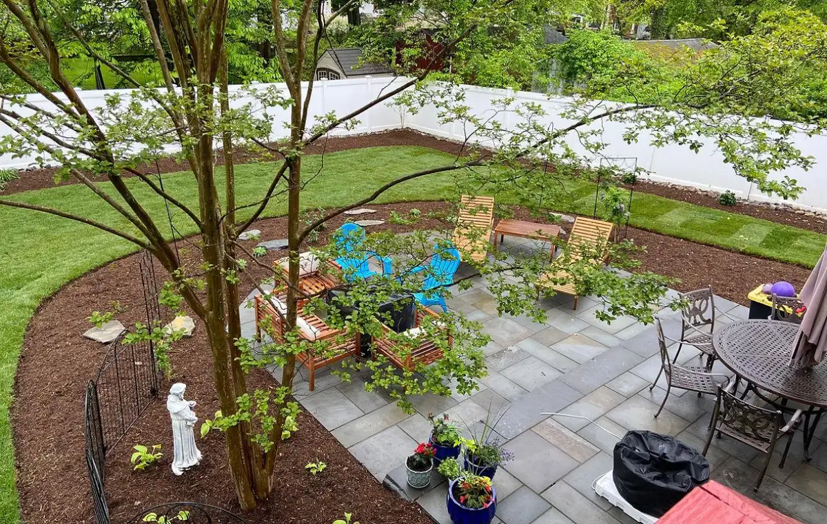 Mulch installation around shrubs in Severna Park